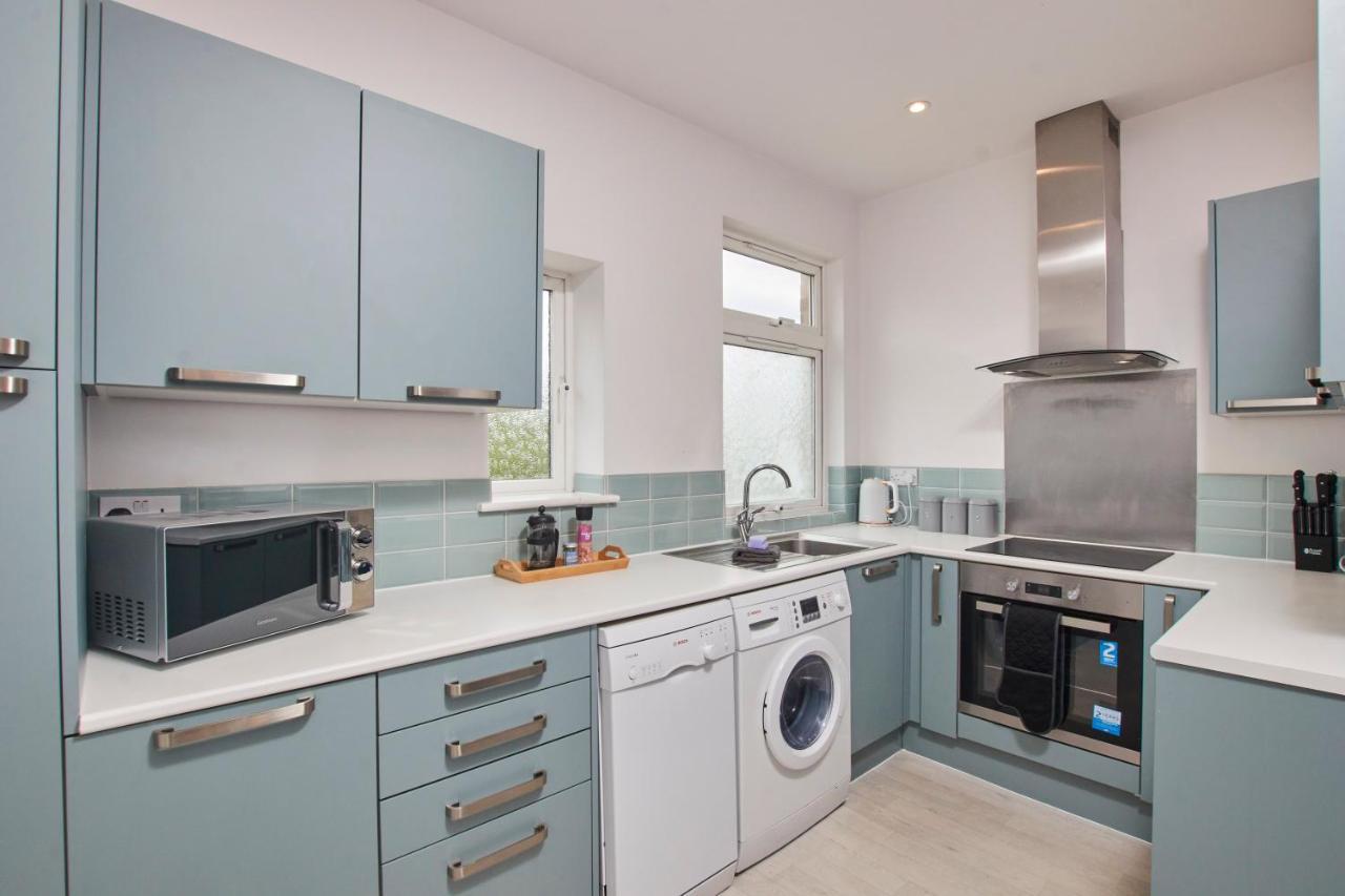 Fantastic Central Stratford Two Bedroom Apartment By Purestay Short Lets & Serviced Accommodation With Parking Exteriör bild