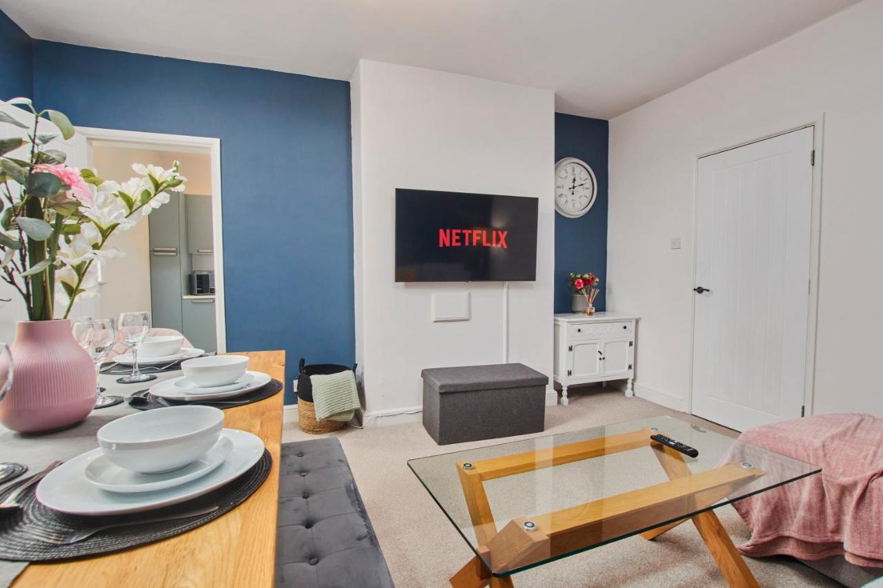 Fantastic Central Stratford Two Bedroom Apartment By Purestay Short Lets & Serviced Accommodation With Parking Exteriör bild