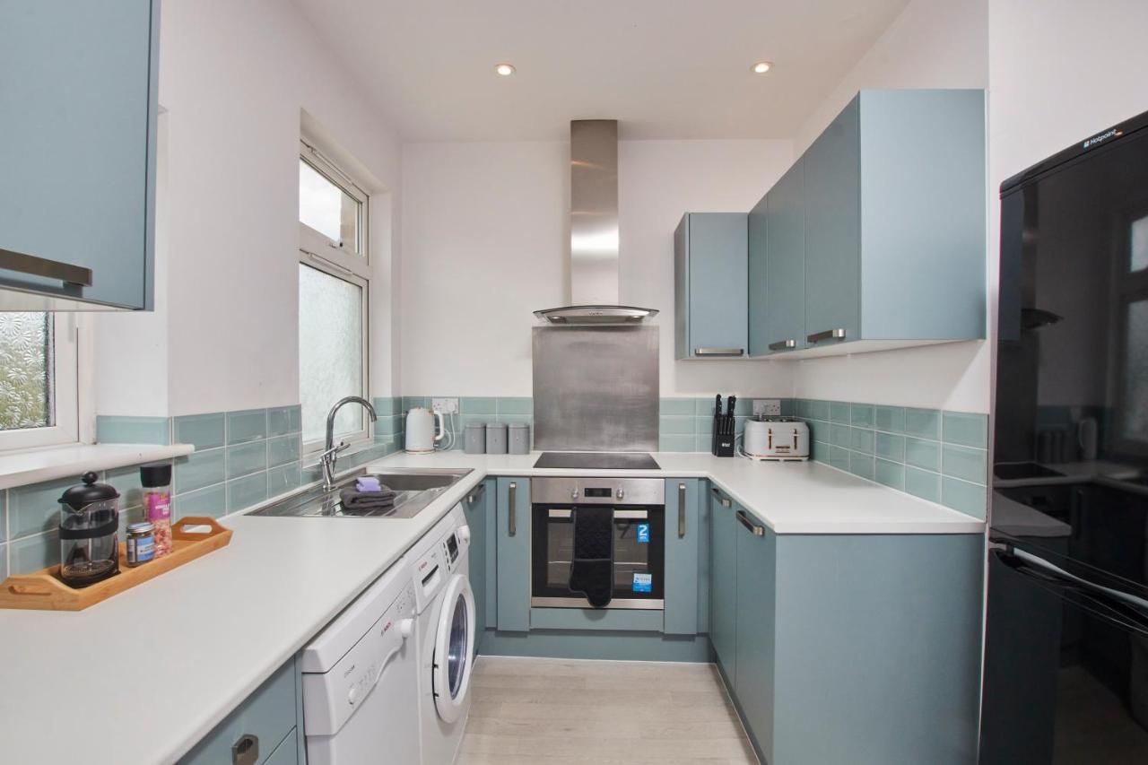 Fantastic Central Stratford Two Bedroom Apartment By Purestay Short Lets & Serviced Accommodation With Parking Exteriör bild