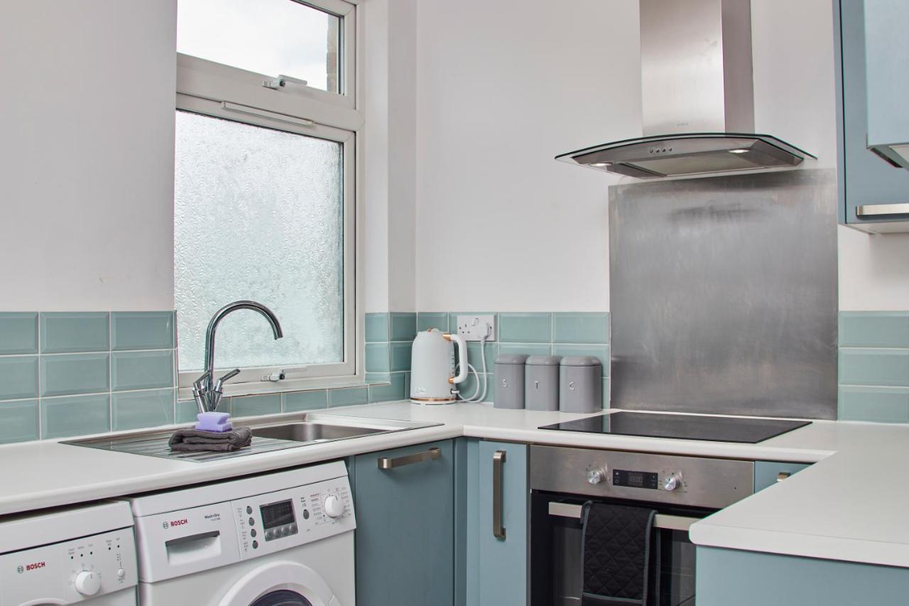 Fantastic Central Stratford Two Bedroom Apartment By Purestay Short Lets & Serviced Accommodation With Parking Exteriör bild