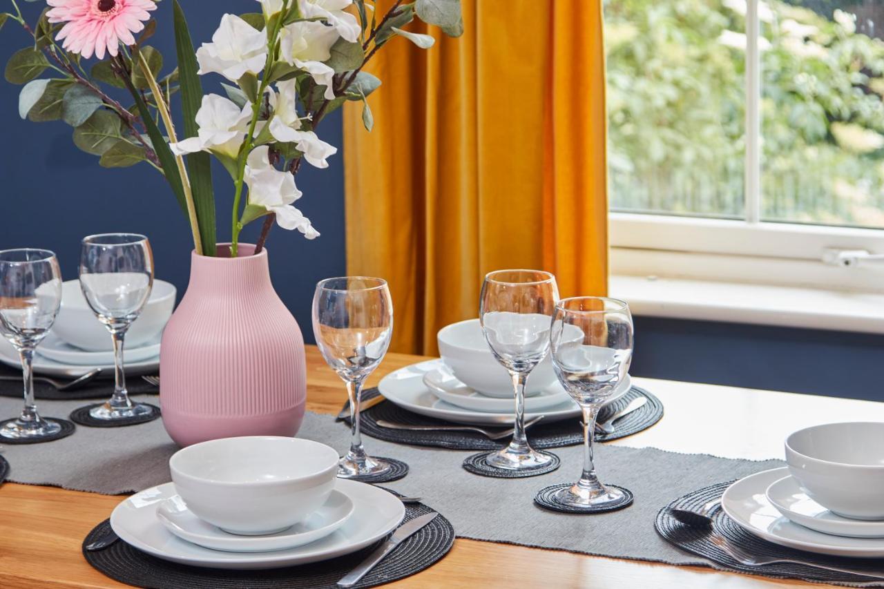Fantastic Central Stratford Two Bedroom Apartment By Purestay Short Lets & Serviced Accommodation With Parking Exteriör bild