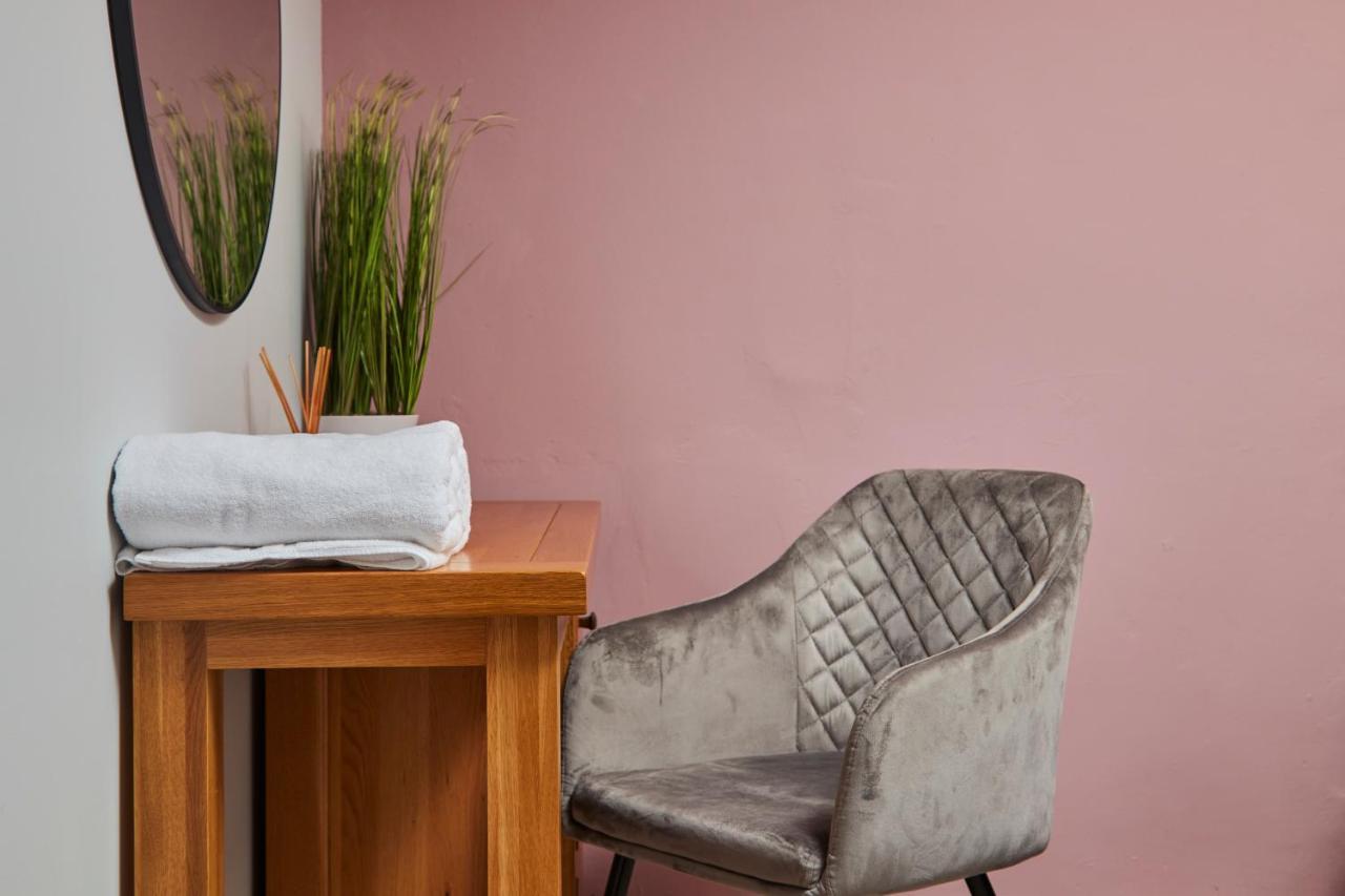 Fantastic Central Stratford Two Bedroom Apartment By Purestay Short Lets & Serviced Accommodation With Parking Exteriör bild