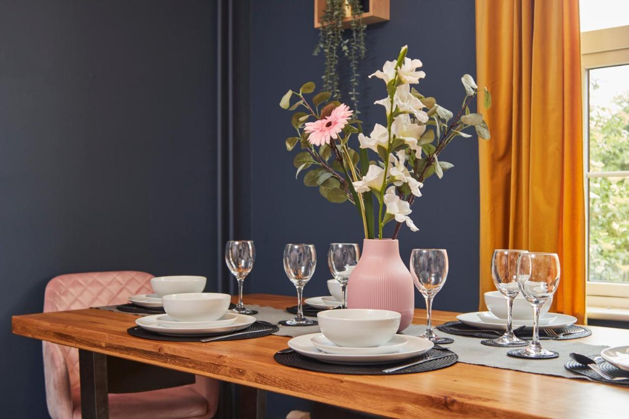 Fantastic Central Stratford Two Bedroom Apartment By Purestay Short Lets & Serviced Accommodation With Parking Exteriör bild