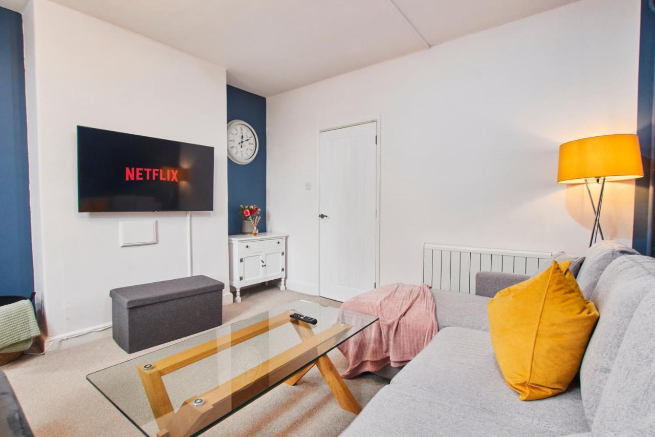 Fantastic Central Stratford Two Bedroom Apartment By Purestay Short Lets & Serviced Accommodation With Parking Exteriör bild